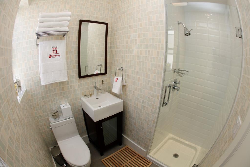 Shluchim Suites guest room